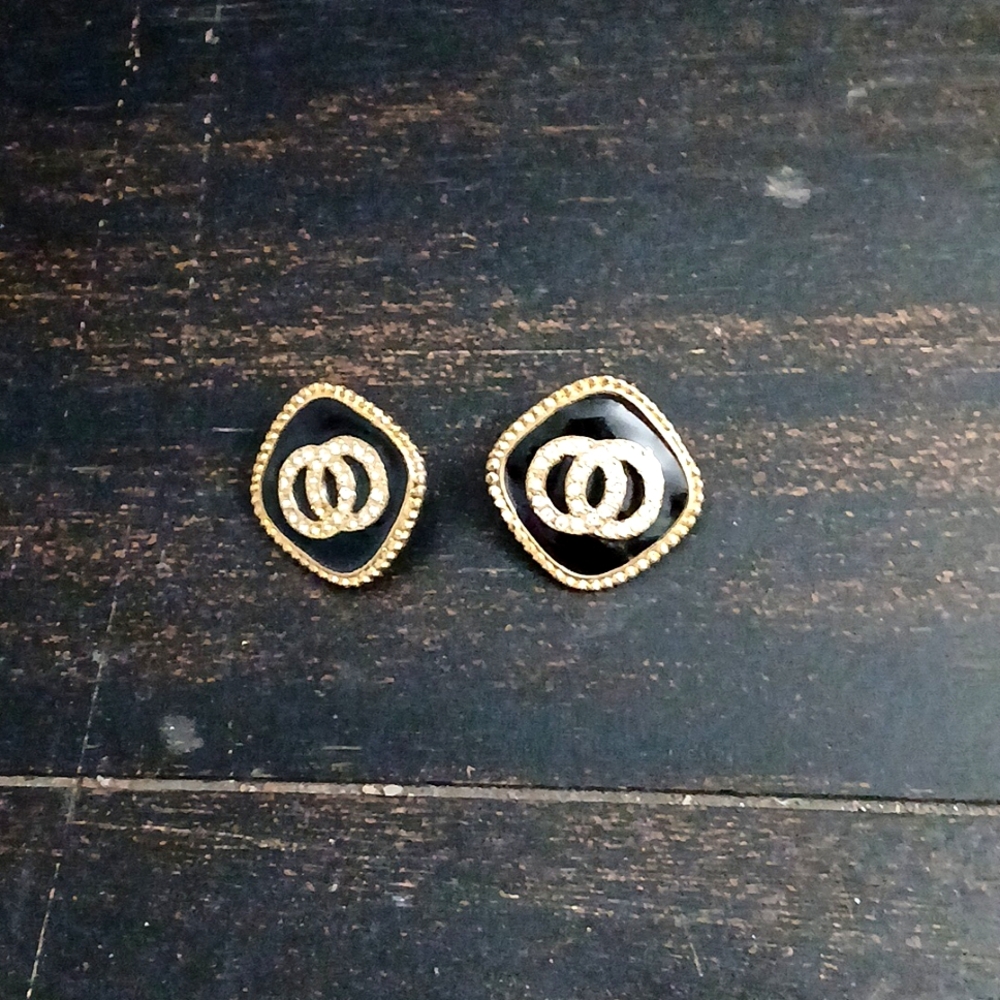 🏷3/$15 Vintage snap on Earrings